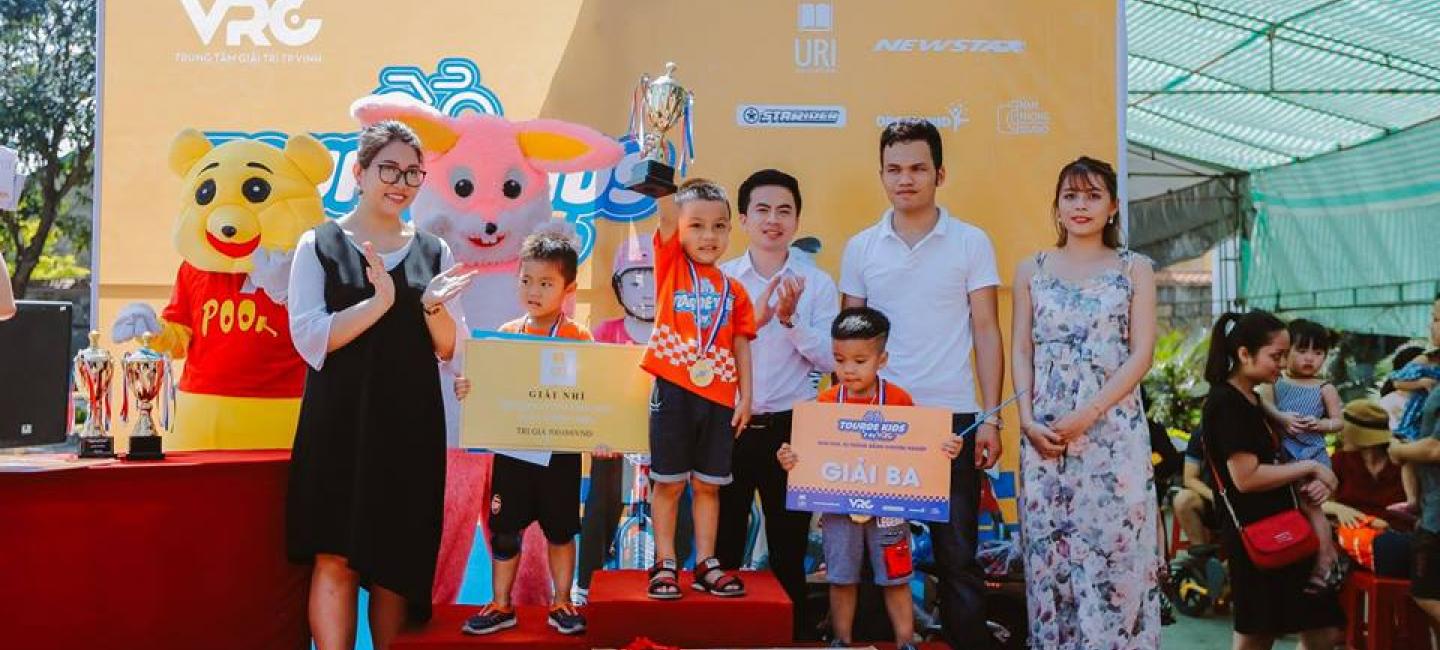 Đồng phục mầm non - các nhí đua xe