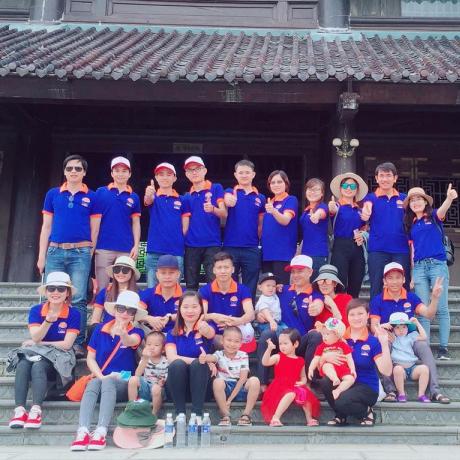 Đồng phục nhân viên công ty - chuyến đi gắn kết